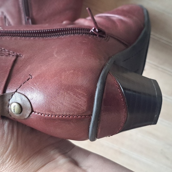 Earth Pegasus Merlot Soft Leather Zipper Slouchy Short Heel Ankle Booties Comfy - Picture 6 of 15